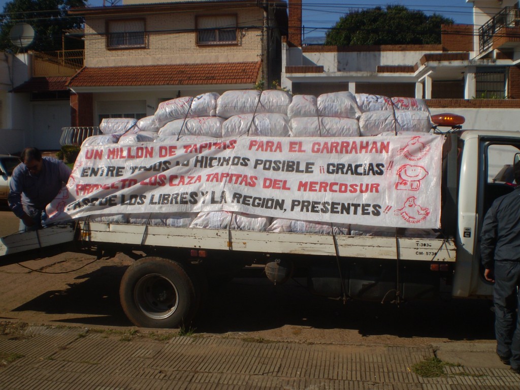 LOS CAZATAPITAS DEL MERCOSUR - camión listo para salir al depósito de Cofa